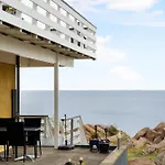 On The Bornholm Cliffs Daire *